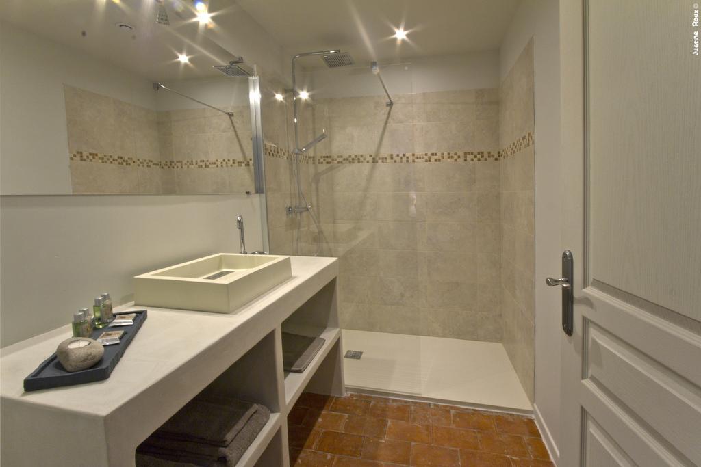 La Rivayne Bed & Breakfast Lourmarin Ruang foto