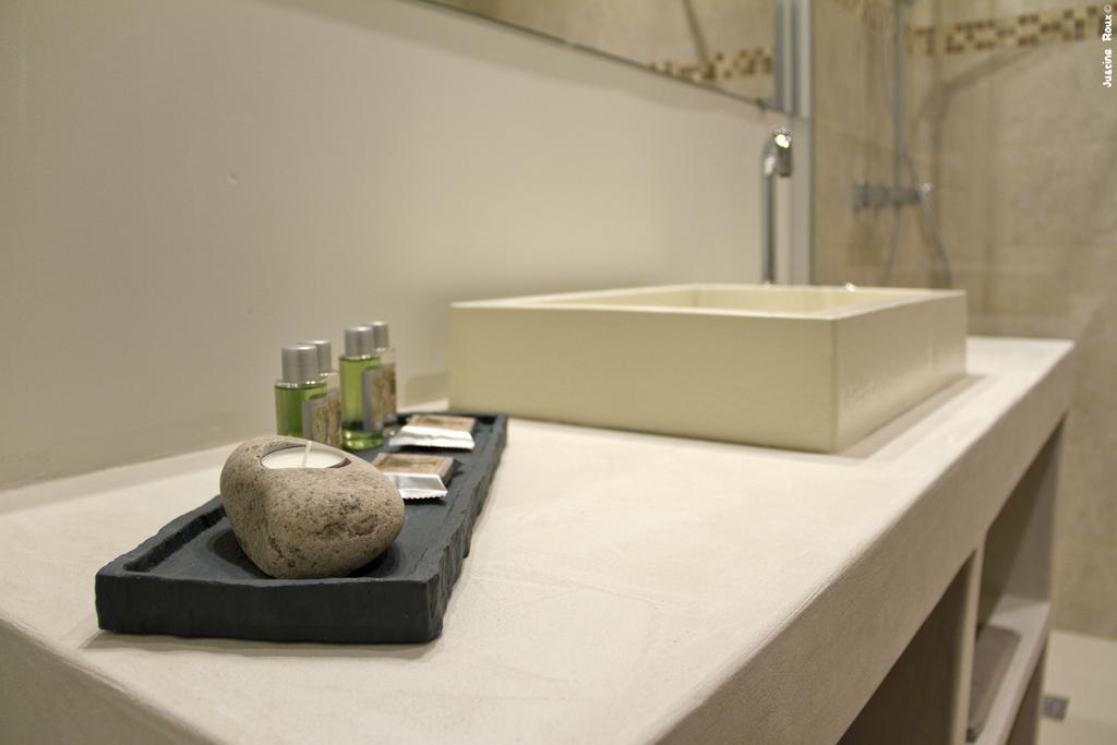 La Rivayne Bed & Breakfast Lourmarin Ruang foto